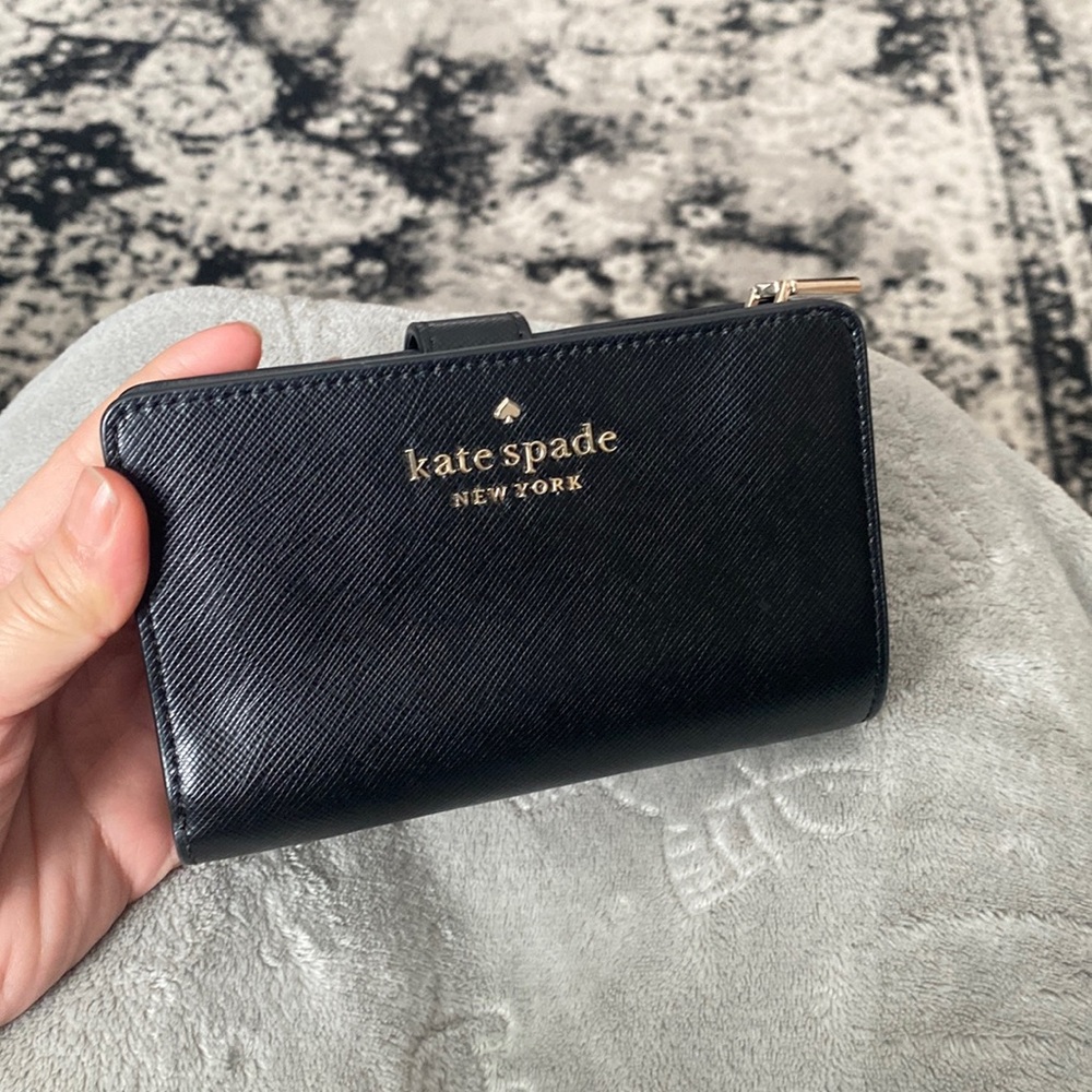 *SOLD* Staci Medium Compartment Bi Fold
Wallet